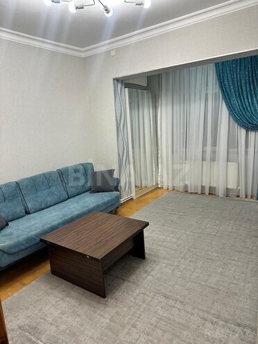 Satılır 2 otaqlı köhnə tikili 50 m², İnşaatçılar m., photo 1 from 16