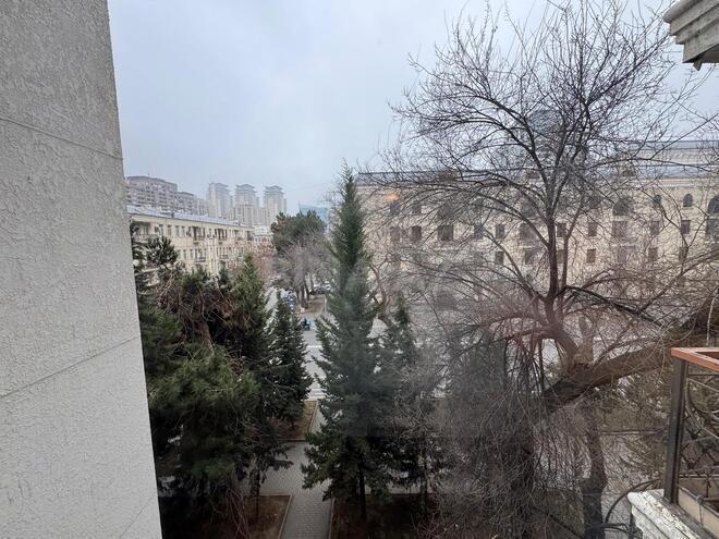 Satılır 2 otaqlı köhnə tikili 65 m², 28 May m., photo 14 from 18