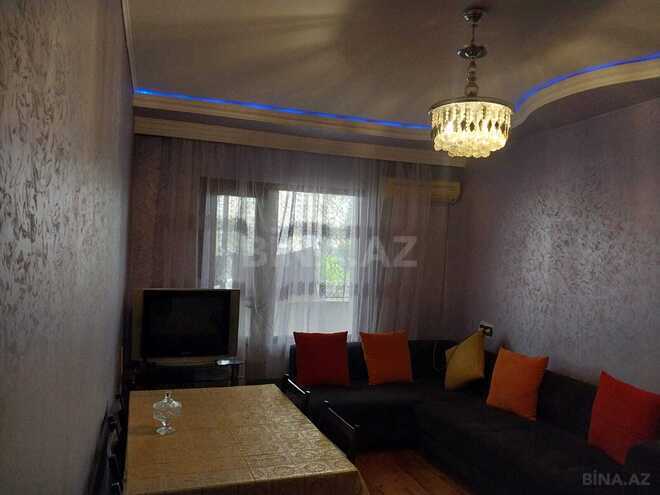 Сдаётся 2-комн. вторичка 60 м², м. Нефтчиляр, photo 1 from 18