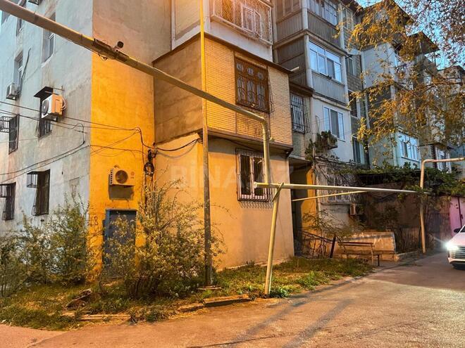 Продаётся 2-комн. вторичка 42 м², м. Кара Караев, photo 1 from 16