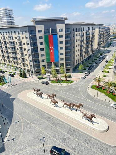 Satılır 5 otaqlı yeni tikili 250 m², Ağ şəhər q., photo 1 from 10