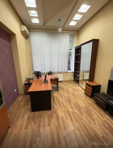 Сдаётся 3-комн. офис 75 м², м. Иншаатчылар, photo 1 from 7