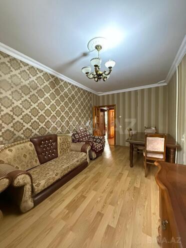 Продаётся 2-комн. вторичка 65 м², м. Ази Асланов, photo 1 from 11