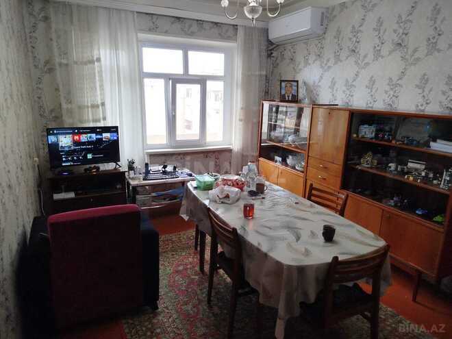 Satılır 5 otaqlı köhnə tikili 120 m², Massiv V q., photo 1 from 15