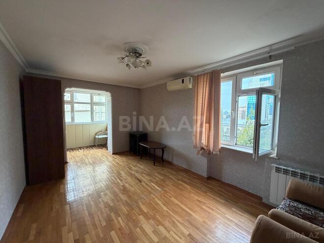 Продаётся 1-комн. вторичка 32 м², м. Низами, photo 3 from 10