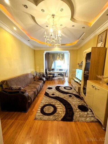 Продаётся 3-комн. вторичка 80 м², м. Низами, photo 1 from 12