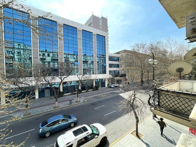 Satılır 4 otaqlı köhnə tikili 200 m², Sahil m., photo 15 from 18