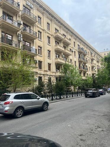 İcarəyə verilir 3 otaqlı köhnə tikili 155 m², İçəri Şəhər m., photo 22 from 23