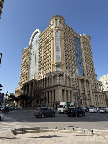 Продаётся 2-комн. новостройка 125 м², м. Элмляр Академиясы, photo 1 from 14