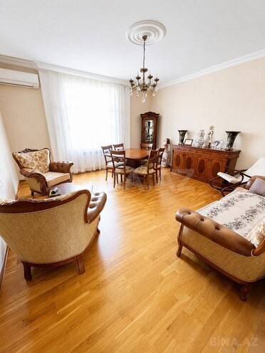 Satılır 2 otaqlı köhnə tikili 60 m², Nizami m., photo 1 from 9