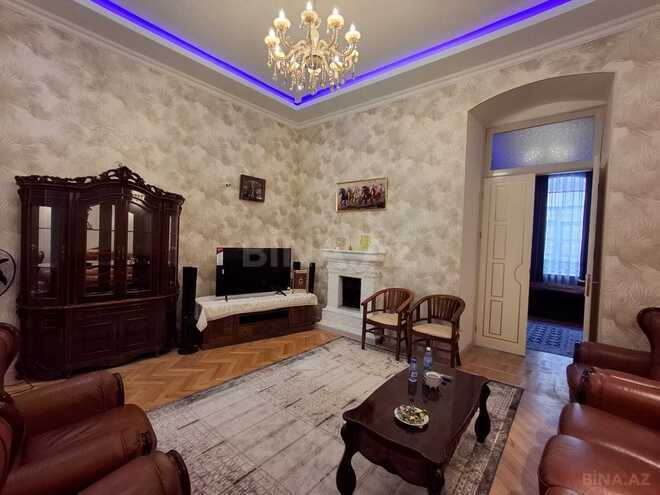 Satılır 3 otaqlı köhnə tikili 110 m², Sahil m., photo 1 from 27