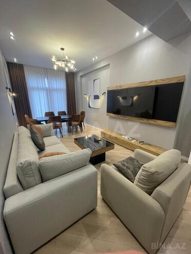 Сдаётся 2-комн. новостройка 110 м², м. Низами, photo 1 from 21