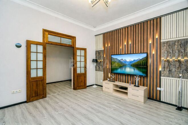 İcarəyə verilir 4 otaqlı köhnə tikili 150 m², Sahil m., photo 1 from 31