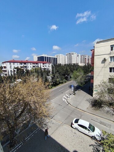 Продаётся 2-комн. вторичка 46 м², м. Кара Караев, photo 19 from 21