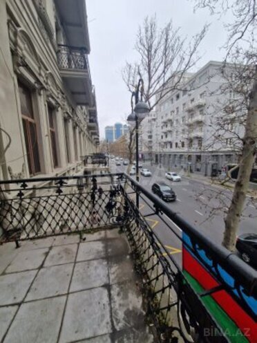 Satılır 5 otaqlı köhnə tikili 220 m², Sahil m., photo 21 from 22