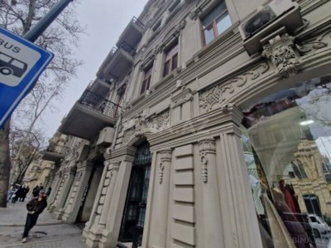 Satılır 5 otaqlı köhnə tikili 220 m², Sahil m., photo 1 from 22