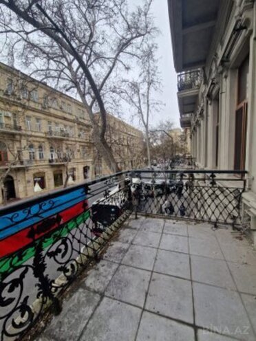 Satılır 5 otaqlı köhnə tikili 220 m², Sahil m., photo 20 from 22