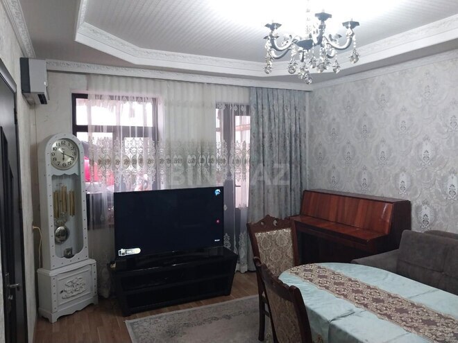 Продаётся 3-комн. вторичка 70 м², Бинагадинский р., photo 1 from 12