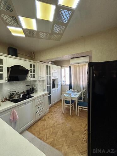 Satılır 4 otaqlı köhnə tikili 110 m², İnşaatçılar m., photo 16 from 25