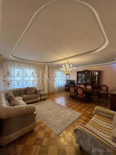 Satılır 4 otaqlı köhnə tikili 110 m², İnşaatçılar m., photo 1 from 25