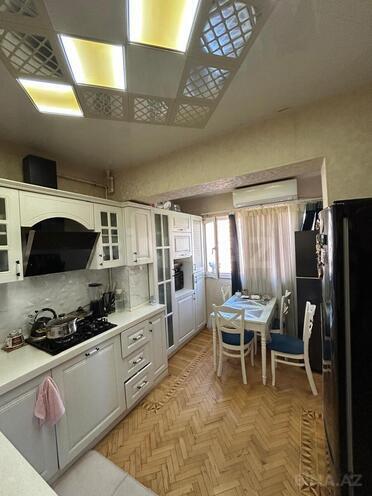 Satılır 4 otaqlı köhnə tikili 100 m², İnşaatçılar m., photo 18 from 27