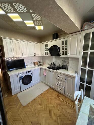 Satılır 4 otaqlı köhnə tikili 100 m², İnşaatçılar m., photo 17 from 27