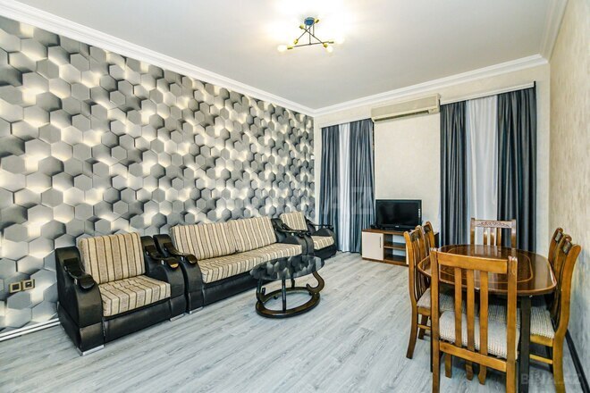 Сдаётся 3-комн. вторичка 81 м², м. Сахил, photo 1 from 32