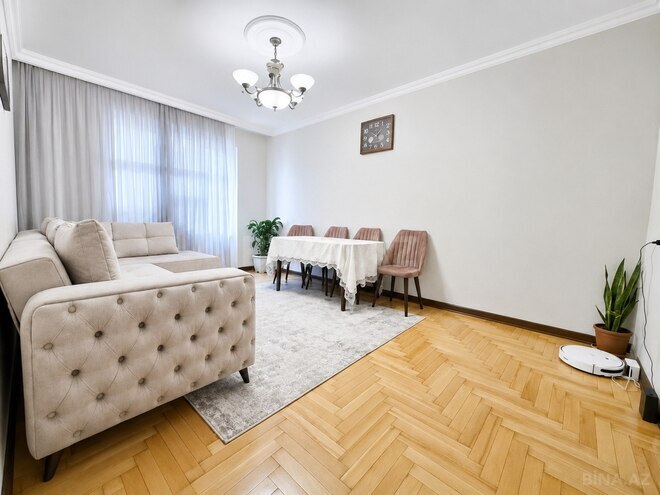 Satılır 3 otaqlı köhnə tikili 75 m², Səbail r., photo 1 from 12