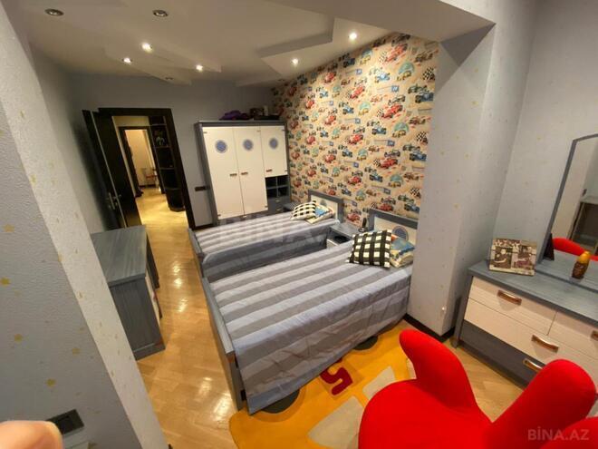Satılır 4 otaqlı köhnə tikili 110 m², İnşaatçılar m., photo 6 from 8