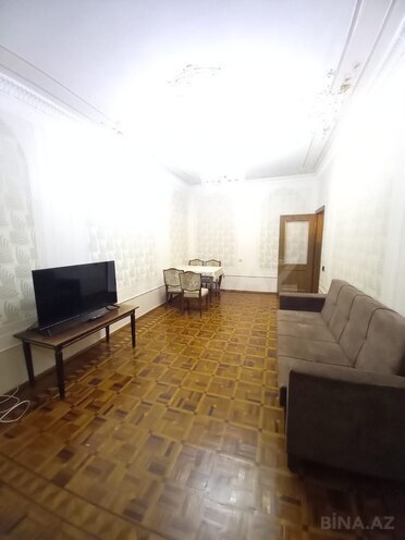 İcarəyə verilir 3 otaqlı köhnə tikili 85 m², 8-ci mikrorayon q., photo 1 from 23