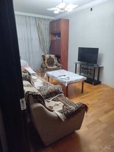Satılır 3 otaqlı köhnə tikili 68 m², Xalqlar Dostluğu m., photo 1 from 8