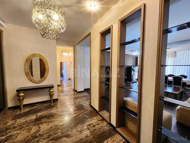 Сдаётся 3-комн. новостройка 160 м², м. Низами, photo 1 from 18