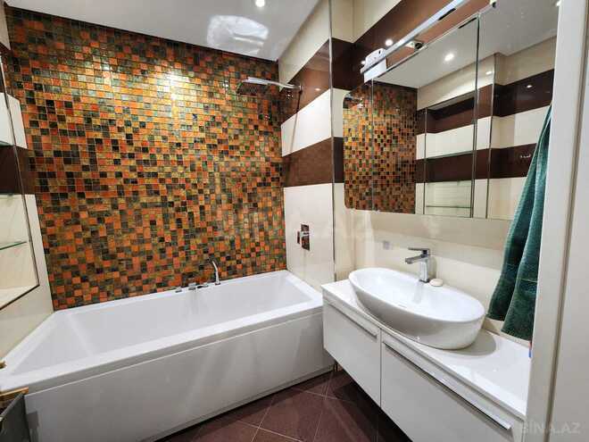 Сдаётся 3-комн. новостройка 160 м², м. Низами, photo 13 from 18
