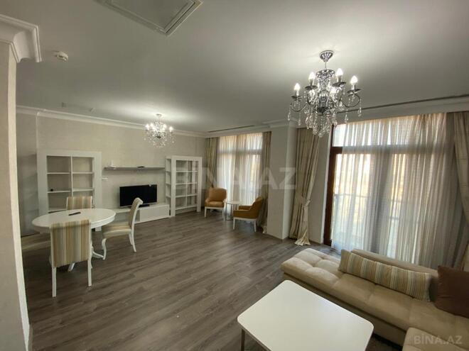 Сдаётся 2-комн. новостройка 95 м², м. Низами, photo 1 from 9