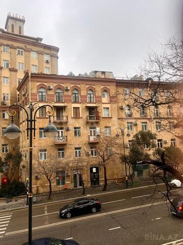 Satılır 3 otaqlı köhnə tikili 80 m², Elmlər Akademiyası m., photo 1 from 13