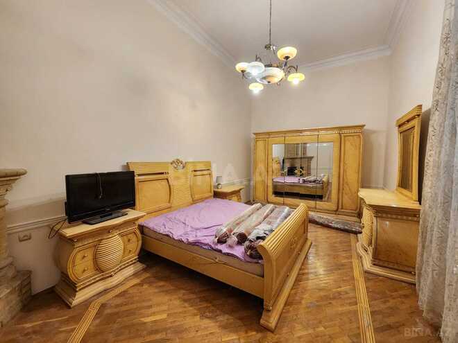 Сдаётся 4-комн. вторичка 136 м², м. Низами, photo 11 from 20