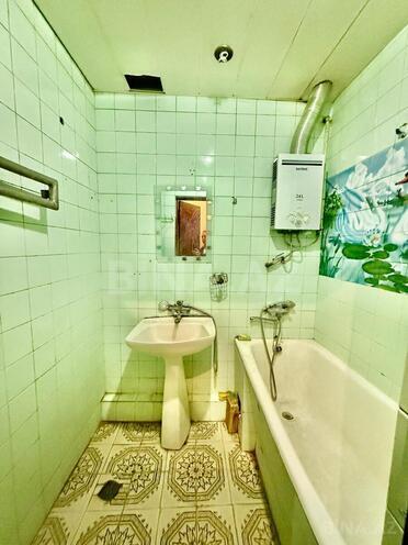 Satılır 3 otaqlı köhnə tikili 80 m², Qara Qarayev m., photo 6 from 8