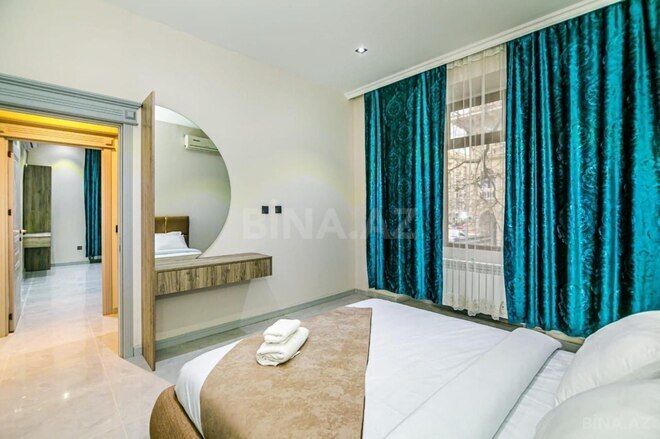 Satılır 4 otaqlı köhnə tikili 110 m², Sahil m., photo 16 from 23