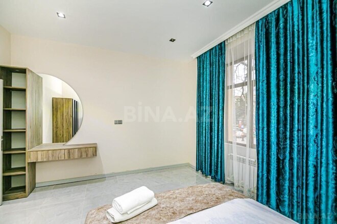 Satılır 4 otaqlı köhnə tikili 110 m², Sahil m., photo 13 from 23
