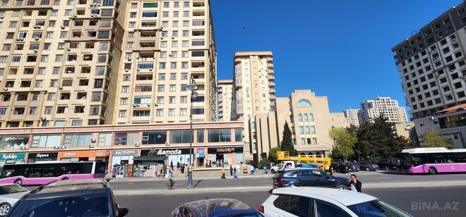 Продаётся 2-комн. вторичка 50 м², м. Иншаатчылар, photo 1 from 11