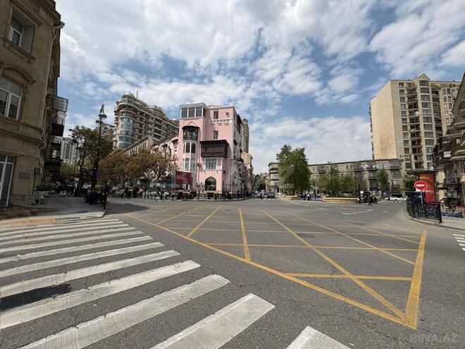 Продаётся 3-комн. вторичка 70 м², м. Ичеришехер, photo 1 from 15