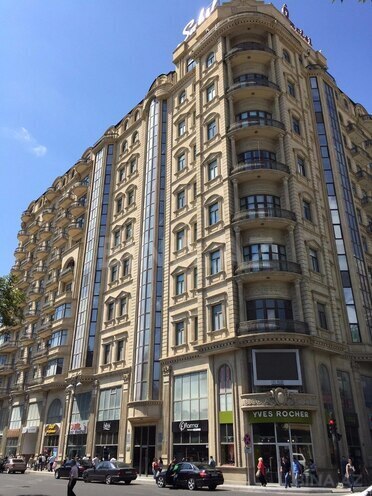 Satılır 3 otaqlı yeni tikili 140 m², Sahil m., photo 1 from 16