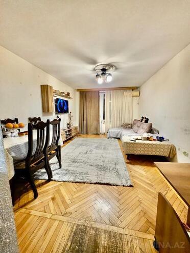 Satılır 3 otaqlı köhnə tikili 80 m², Bakıxanov q., photo 1 from 9