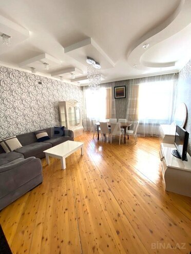 Сдаётся 3-комн. новостройка 130 м², м. Ази Асланов, photo 1 from 11
