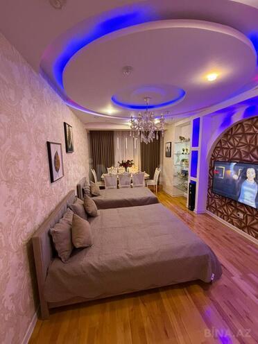 Продаётся 2-комн. новостройка 105 м², м. Кара Караев, photo 1 from 15