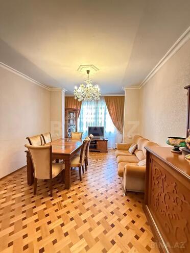 Satılır 3 otaqlı köhnə tikili 75 m², Xalqlar Dostluğu m., photo 1 from 13