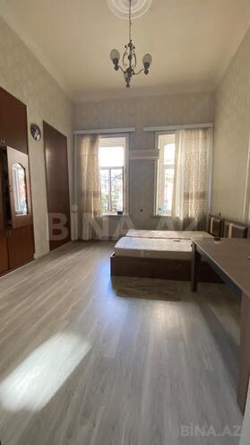 Продаётся 2-комн. вторичка 40 м², м. Низами, photo 3 from 9
