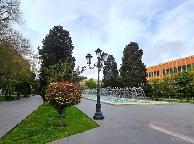 Satılır 4 otaqlı köhnə tikili 215.5 m², Sahil m., photo 12 from 30