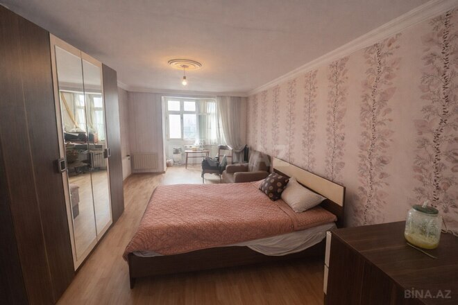 Продаётся 3-комн. вторичка 80 м², м. Иншаатчылар, photo 1 from 8