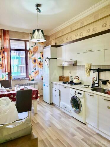 Сдаётся 3-комн. новостройка 94 м², м. Кара Караев, photo 1 from 24